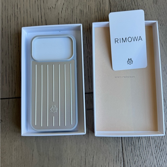 Rimowa iPhone case Aluminum iPhone 17 pro - Picture 1 of 9